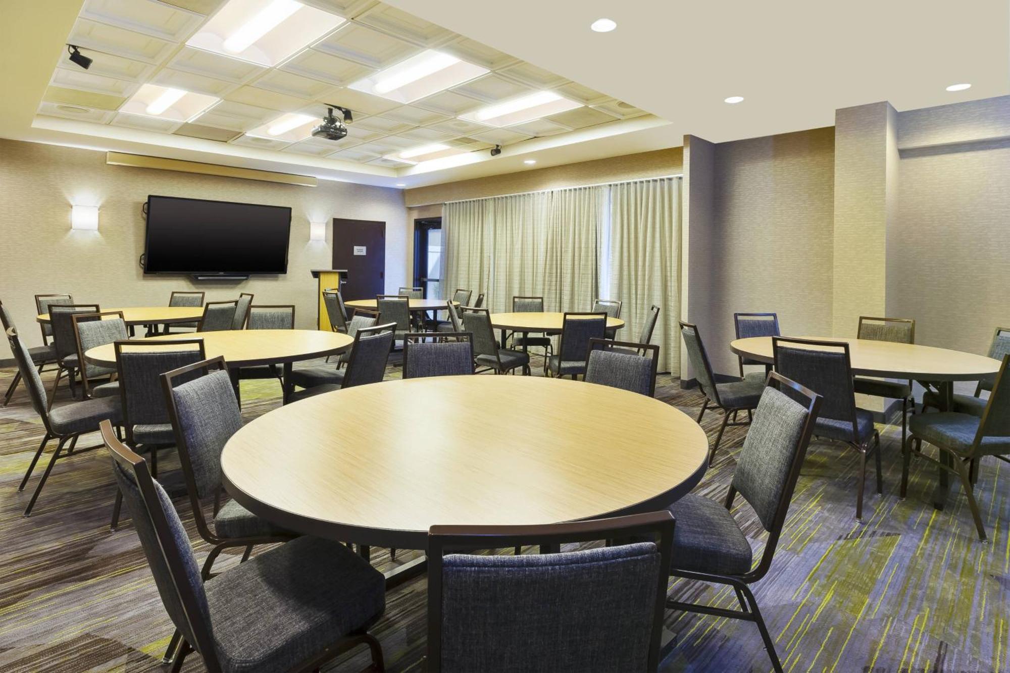 Courtyard By Marriott Secaucus Meadowlands Hotel Exterior photo