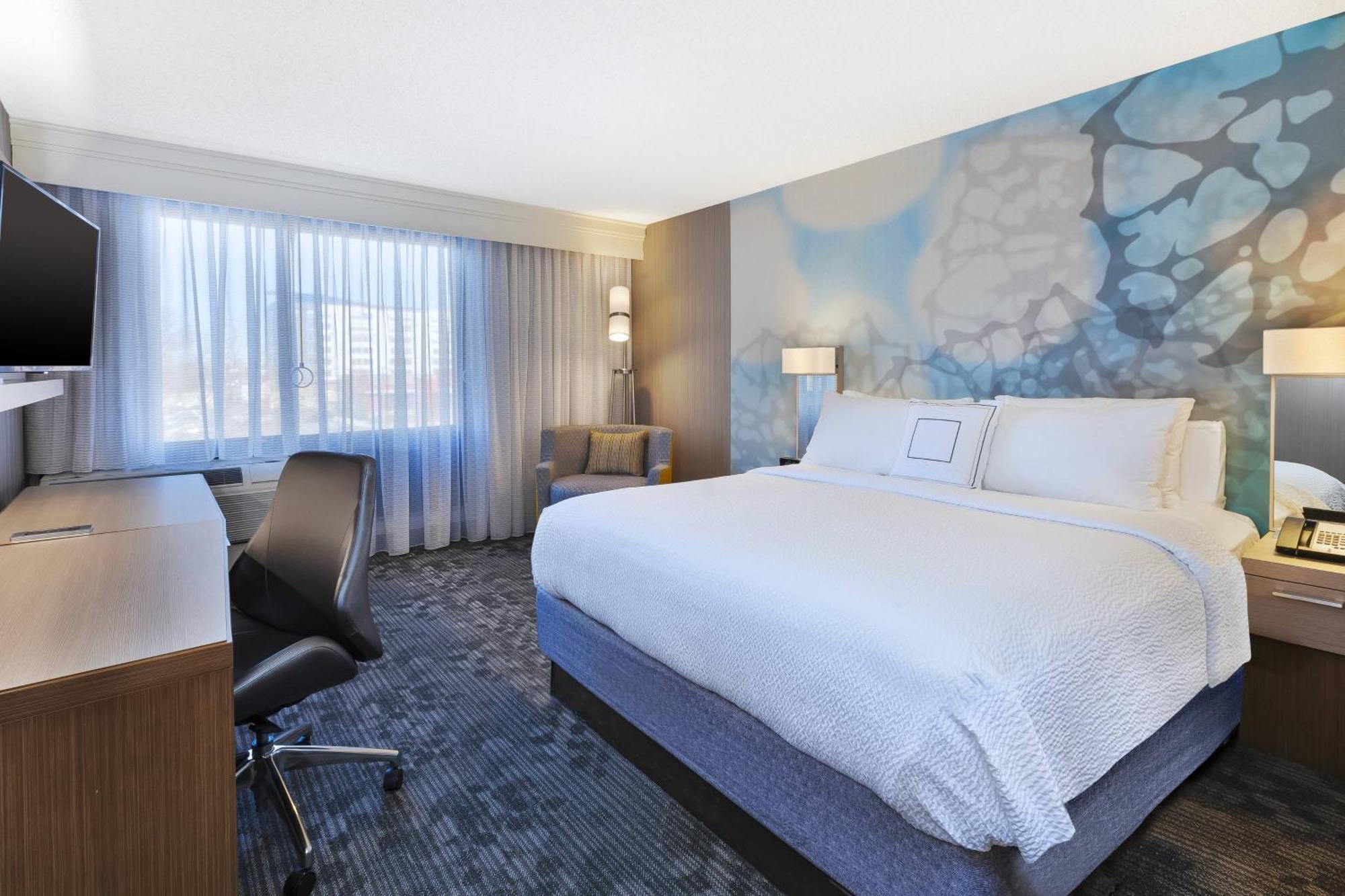 Courtyard By Marriott Secaucus Meadowlands Hotel Exterior photo