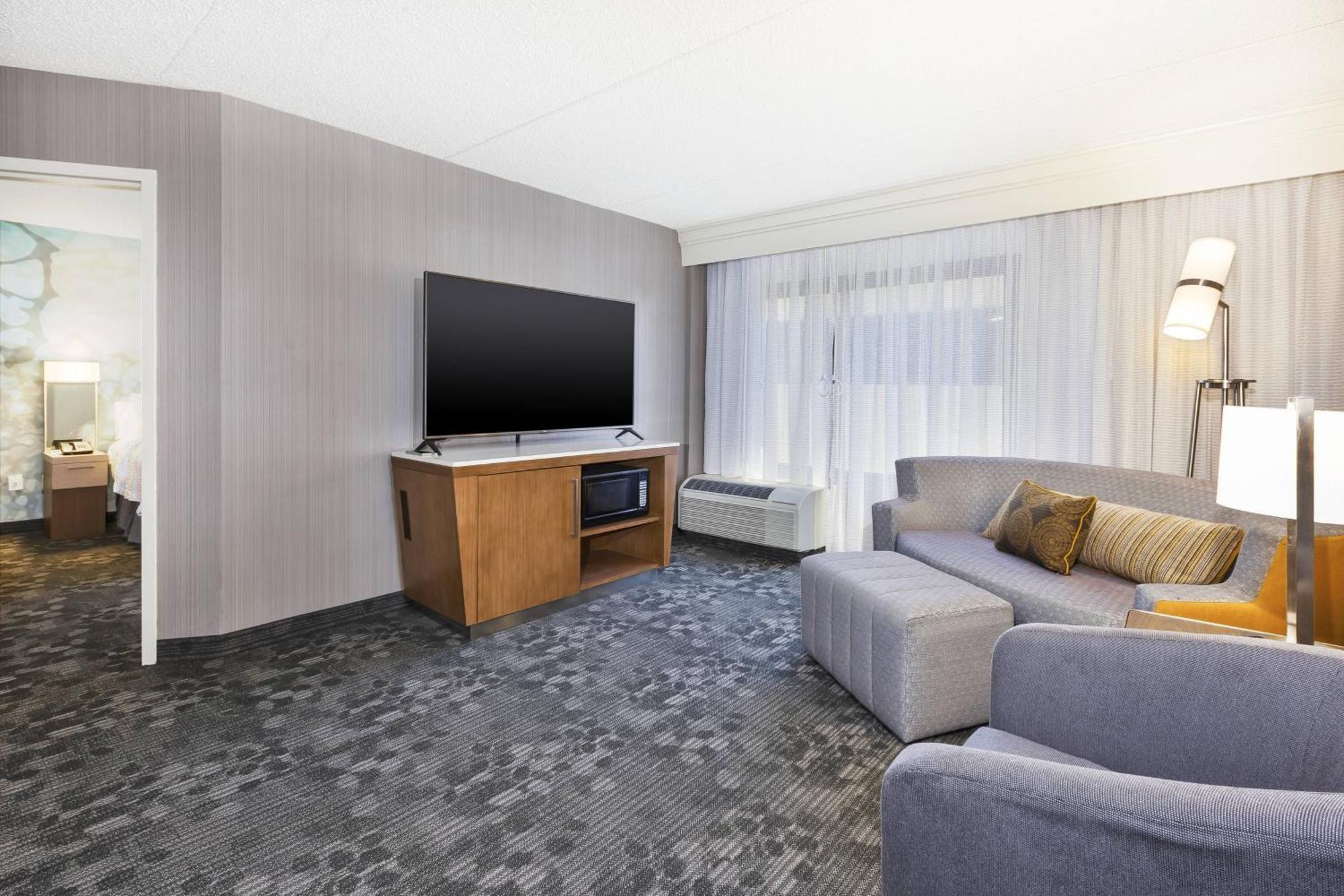 Courtyard By Marriott Secaucus Meadowlands Hotel Exterior photo