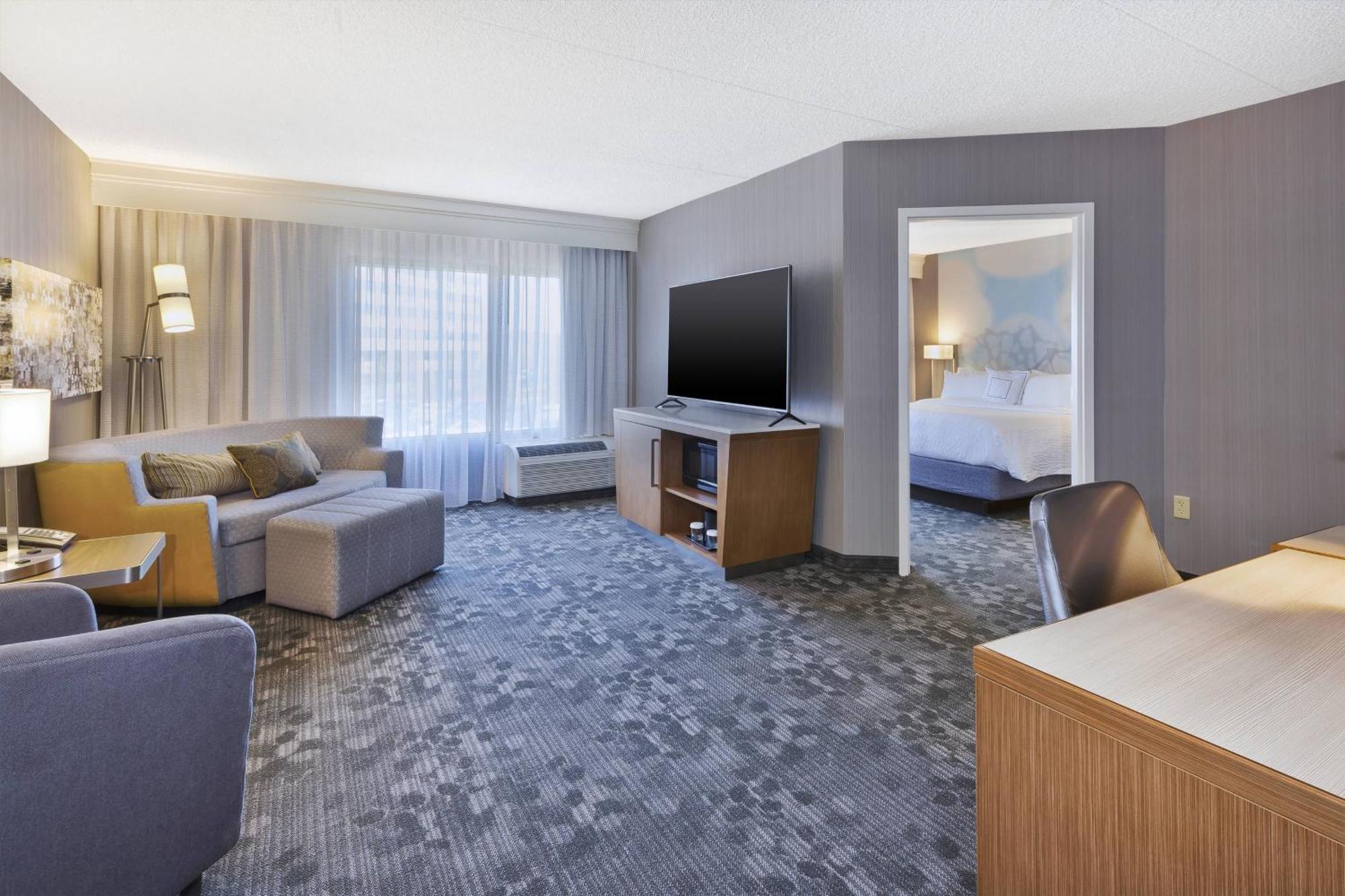 Courtyard By Marriott Secaucus Meadowlands Hotel Exterior photo