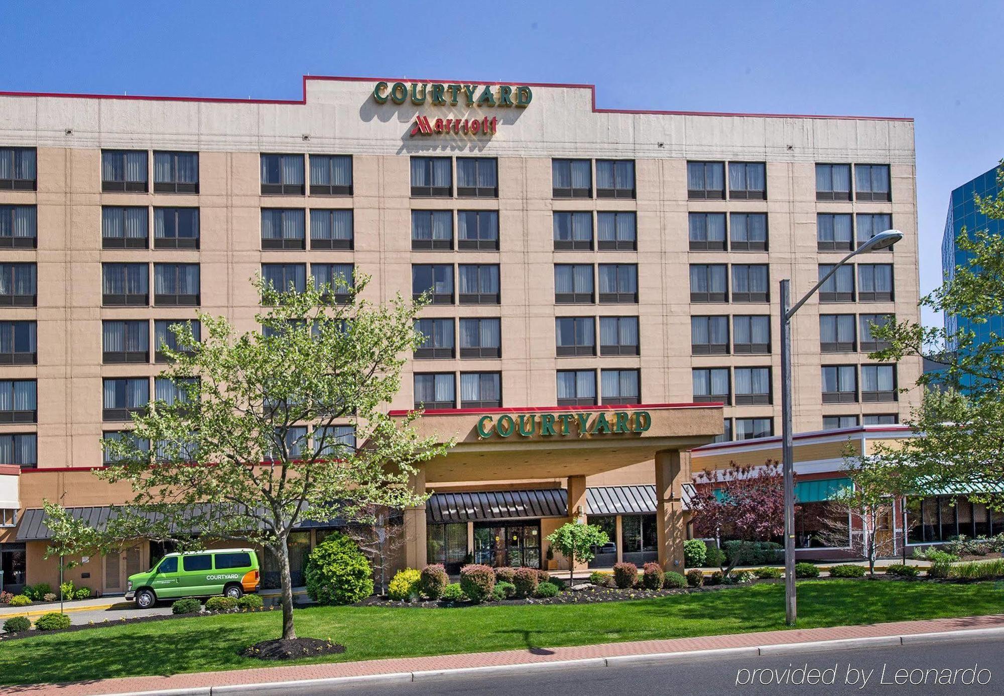 Courtyard By Marriott Secaucus Meadowlands Hotel Exterior photo