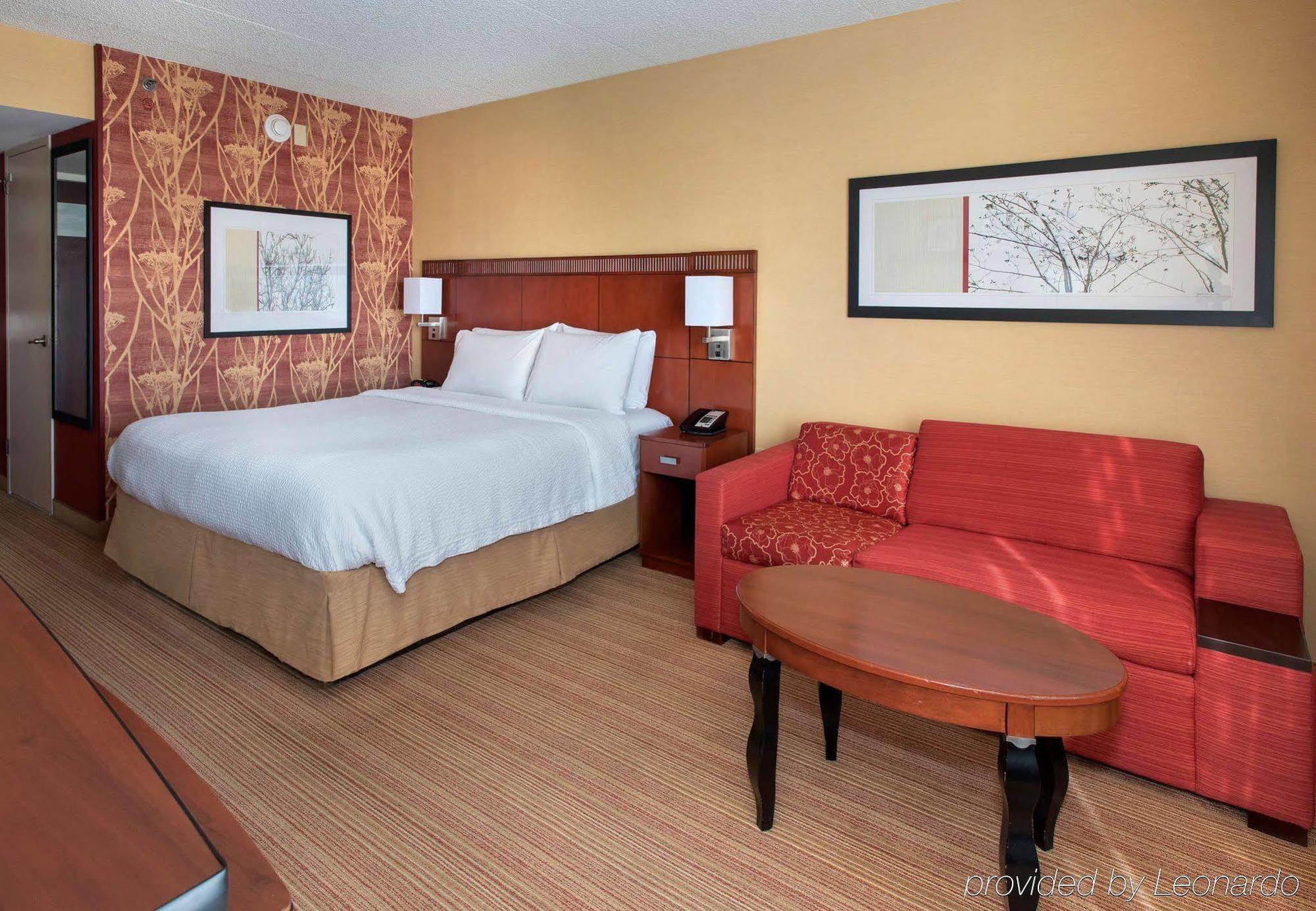 Courtyard By Marriott Secaucus Meadowlands Hotel Exterior photo