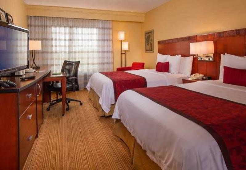 Courtyard By Marriott Secaucus Meadowlands Hotel Exterior photo