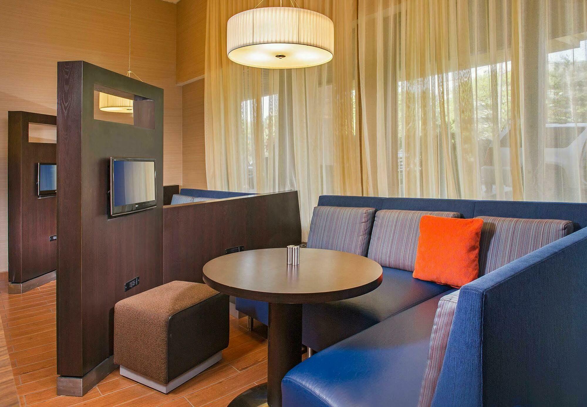 Courtyard By Marriott Secaucus Meadowlands Hotel Exterior photo