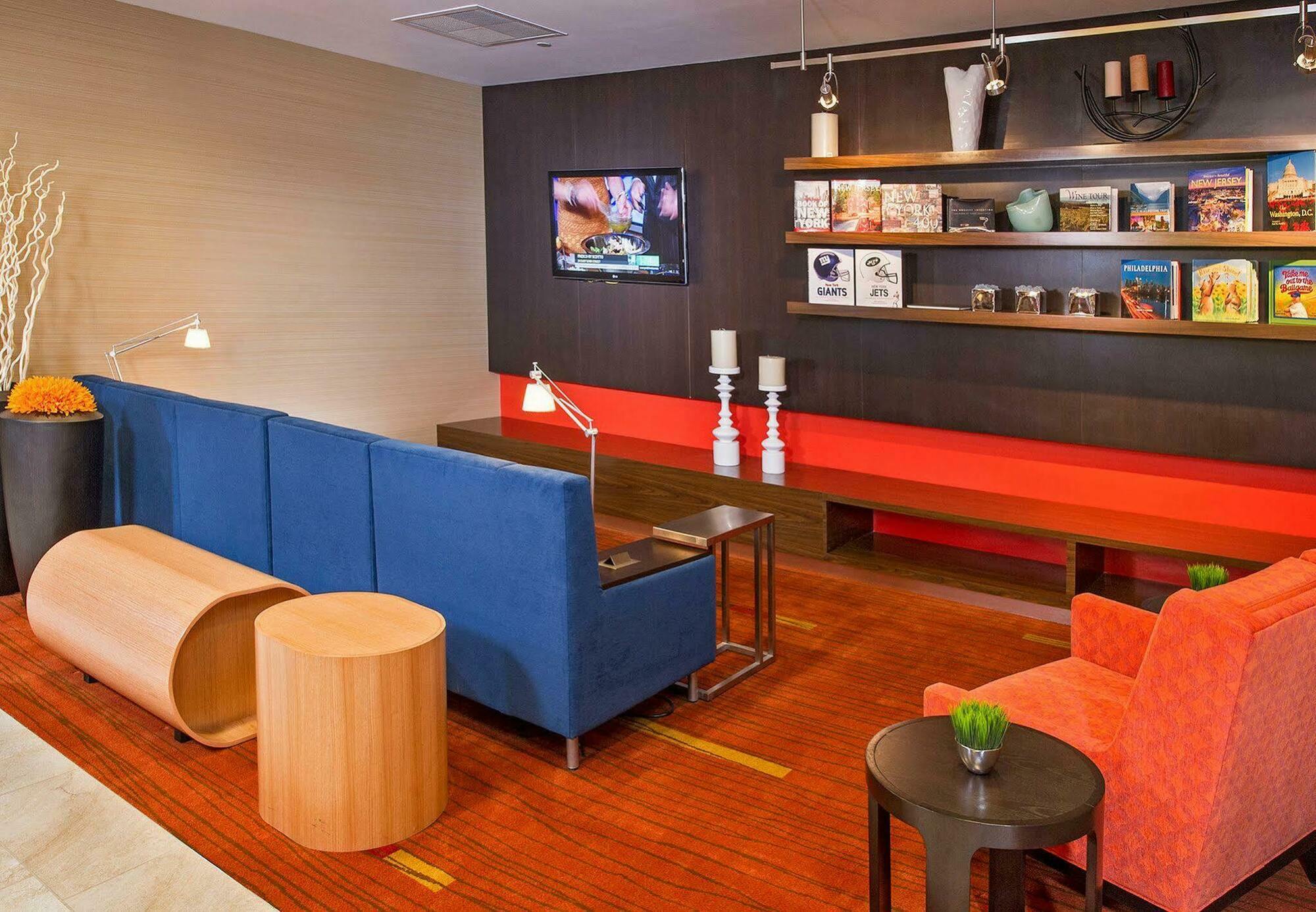 Courtyard By Marriott Secaucus Meadowlands Hotel Exterior photo