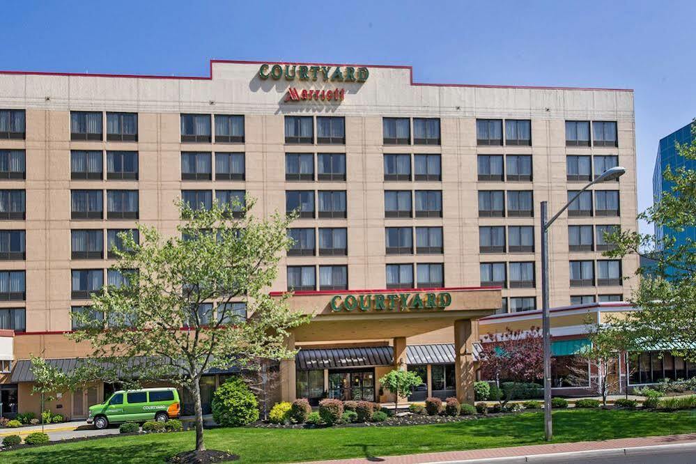 Courtyard By Marriott Secaucus Meadowlands Hotel Exterior photo